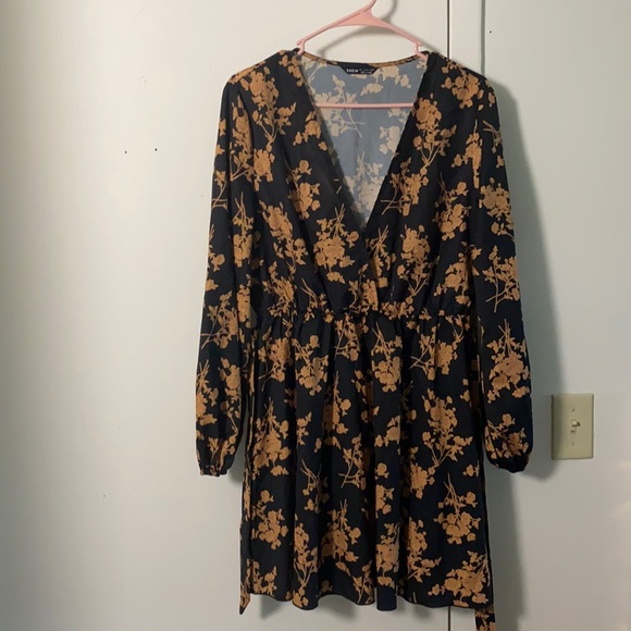 A floral print dress - Picture 2 of 4